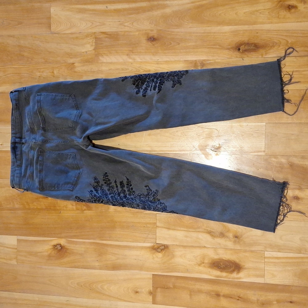 Free People cut-off Floral embroidered gray jeans Womens Size 26 Boho Stretchy - Picture 13 of 15